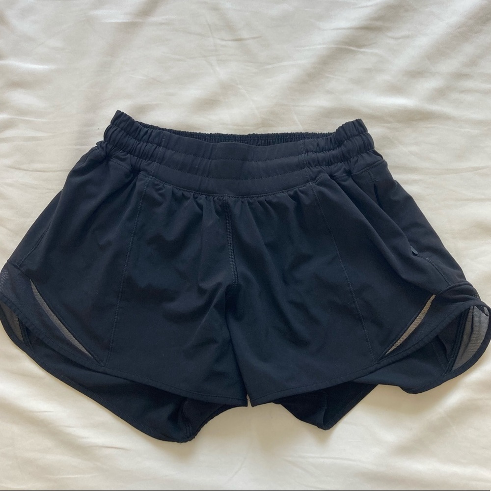 Lululemon black hotty hot short 2.5”